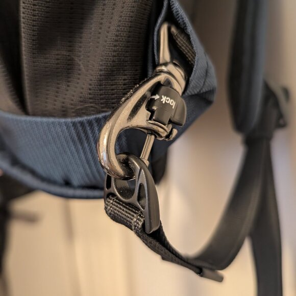 PACSAFE travel daypack main image 4